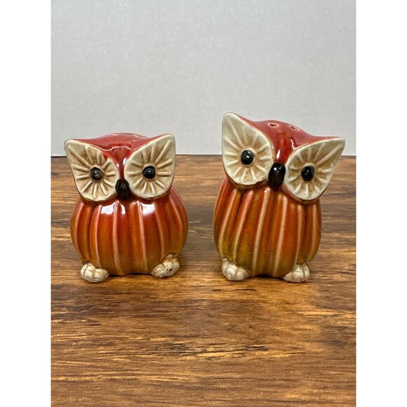 Salt Pepper Shaker Owls Set Red/Brown Owls Farmhouse or 70's Retro - Picture 1 of 5